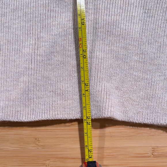 Banana Republic Cream V-Neck Sweater - Picture 7 of 7